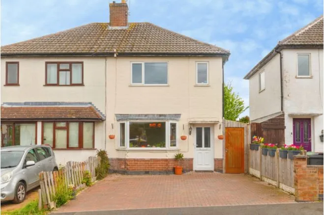 2 bed house for sale, Gwendolin Avenue, Birstall, LE4