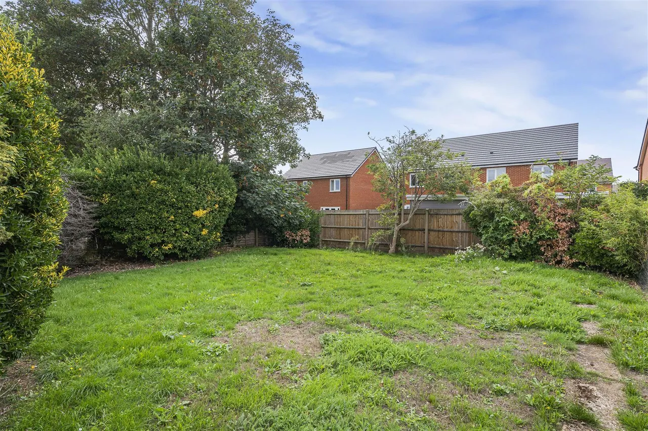 Farm Close, Seaford, photo 8