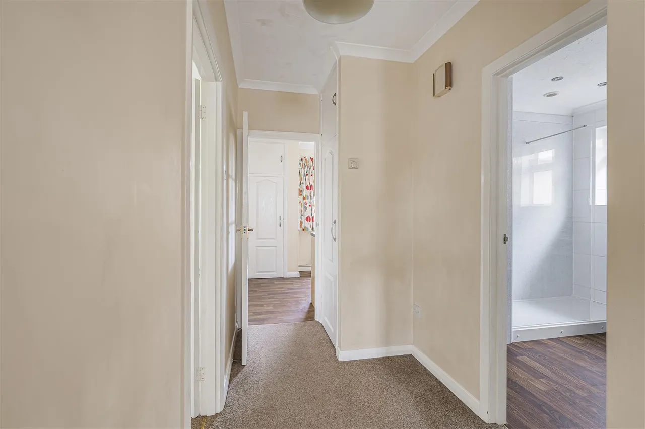 Farm Close, Seaford, photo 14