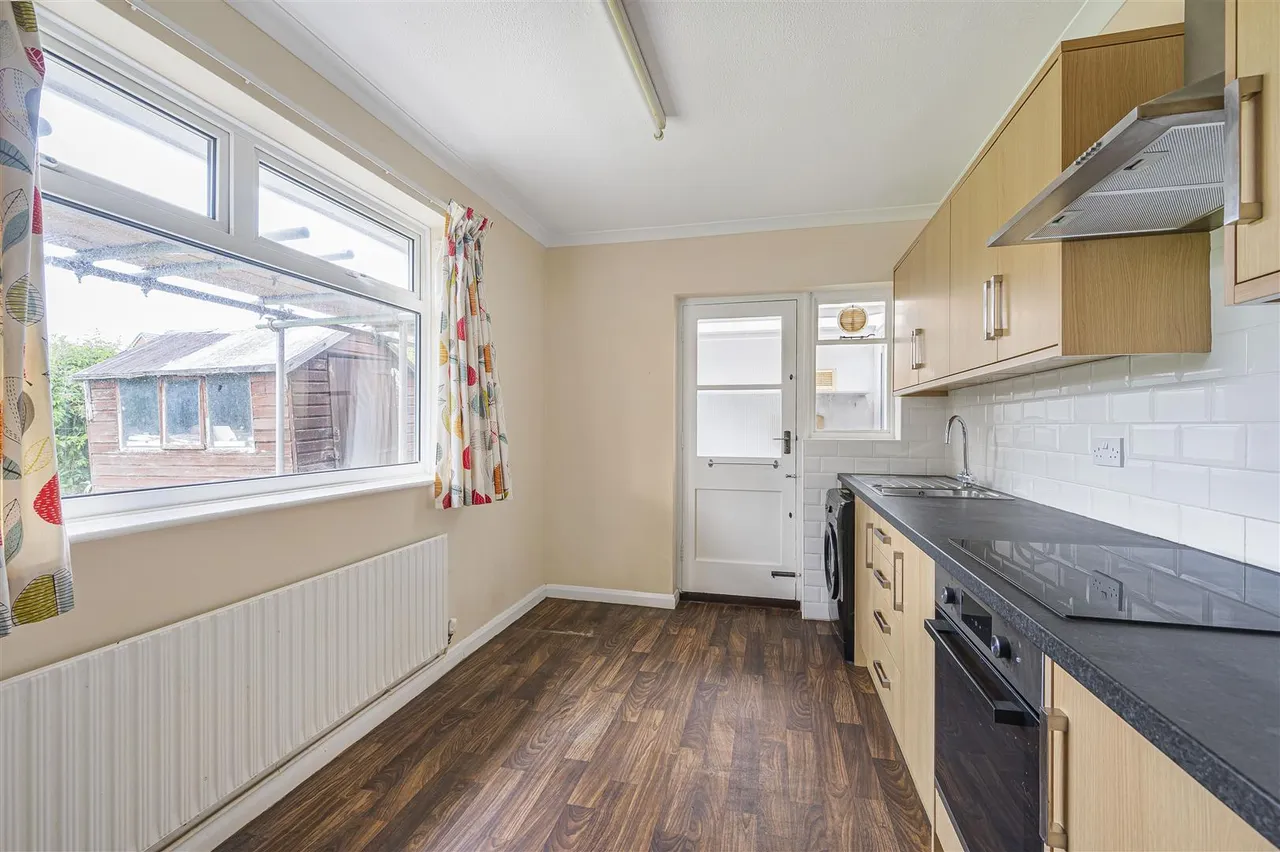 Farm Close, Seaford, photo 12