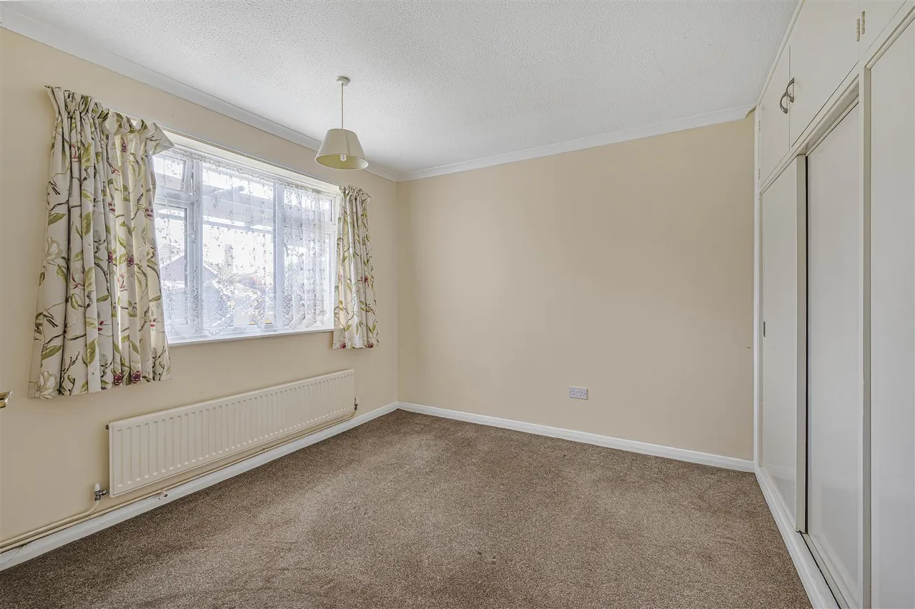 Farm Close, Seaford, photo 4