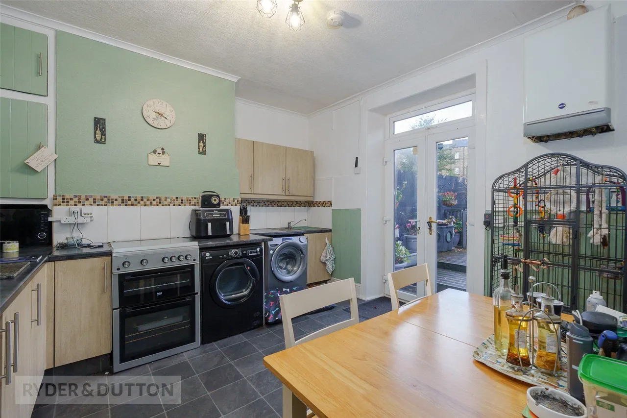 Chestnut Street, Deighton, HD2, photo 2