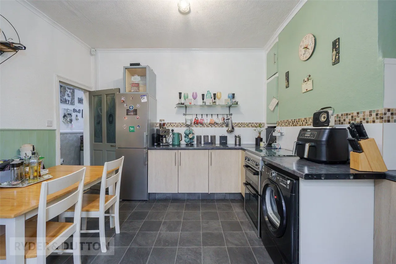 Chestnut Street, Deighton, HD2, photo 3