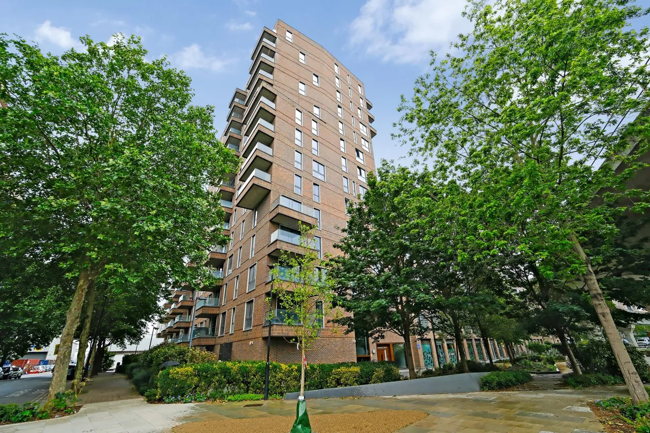 Agnes George Walk, E16, photo 11