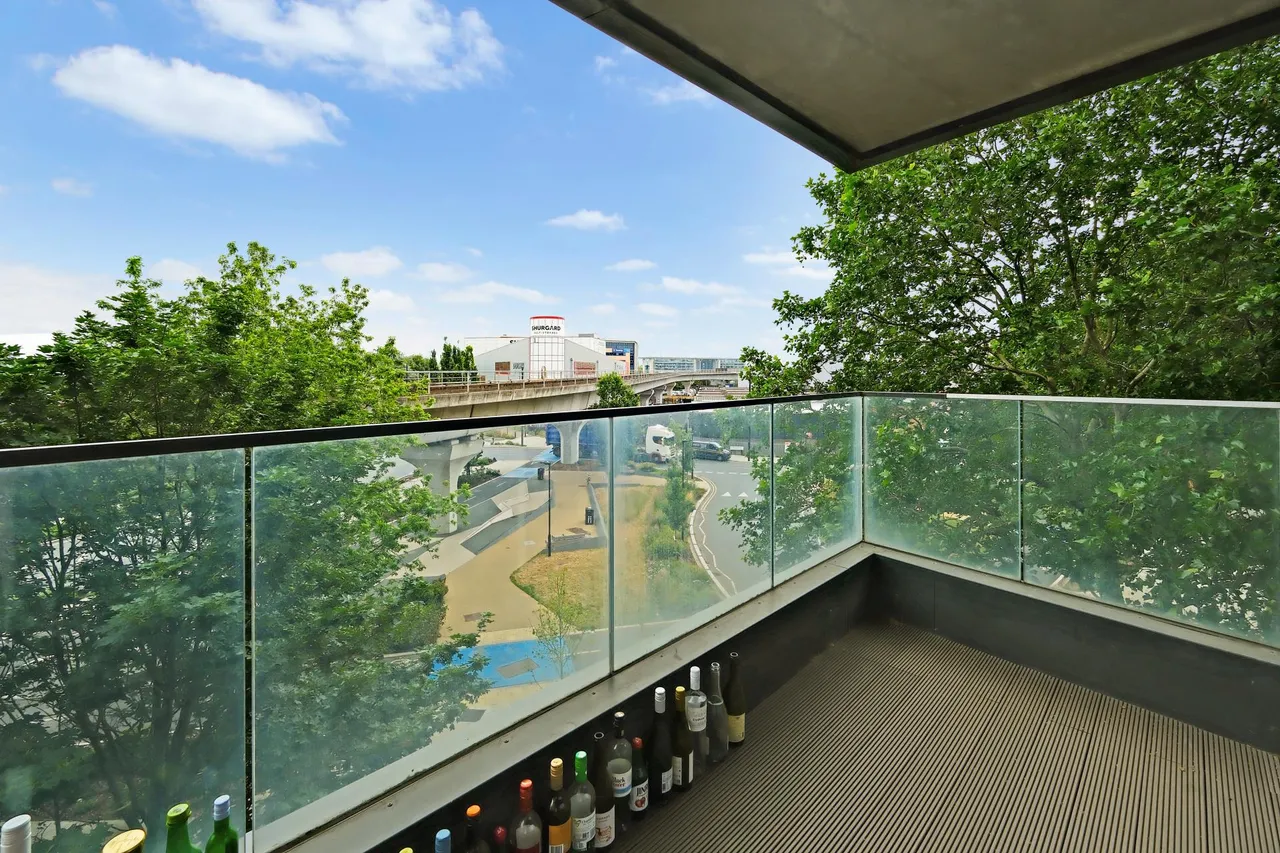 Agnes George Walk, E16, photo 2
