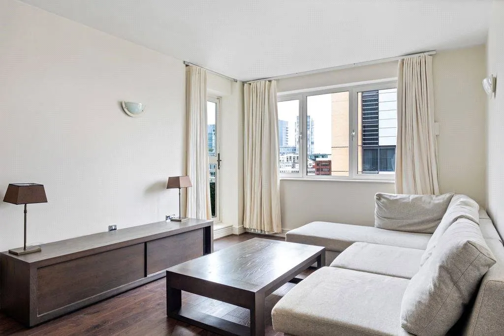 Mansell Street, London, E1, photo 2