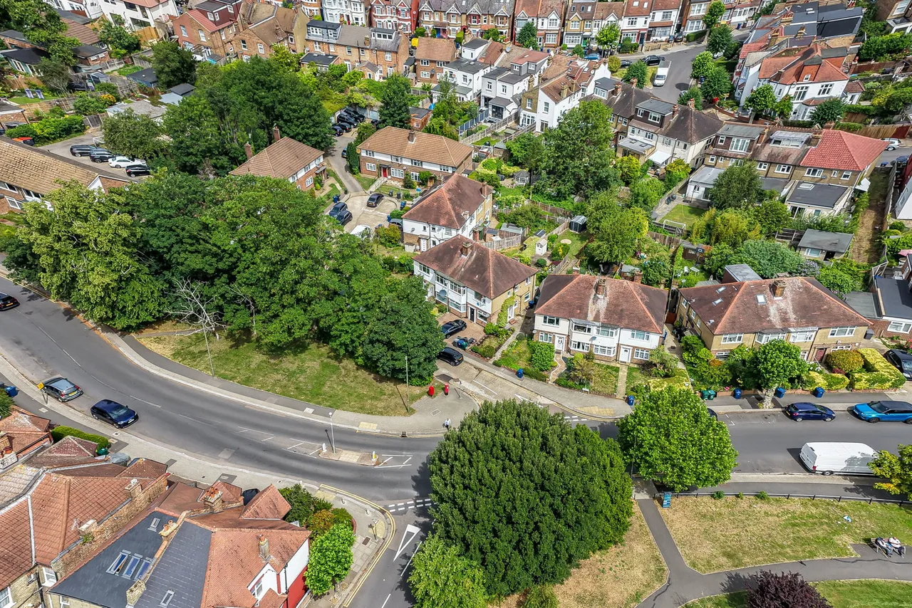 Graywood Court, London N12, photo 8