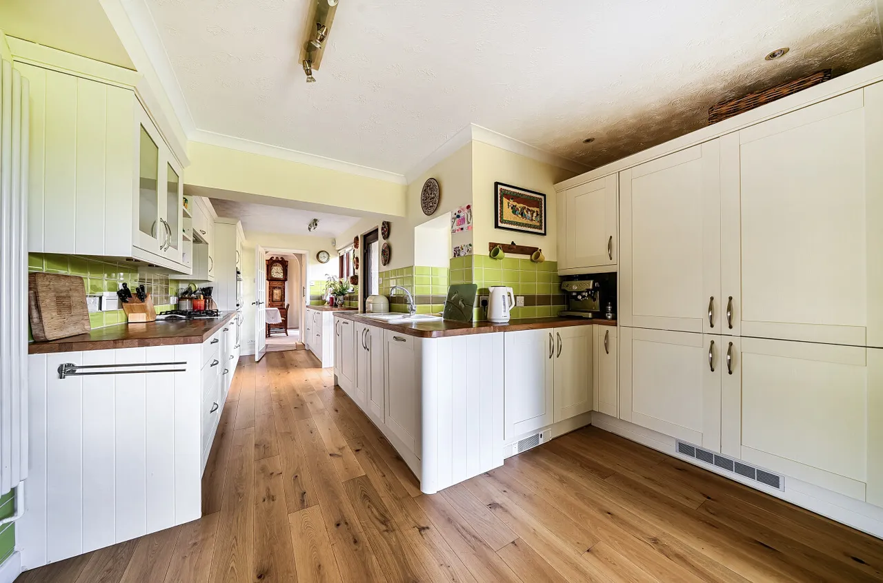 Whitehorn Drive, Landford, SP5, photo 3