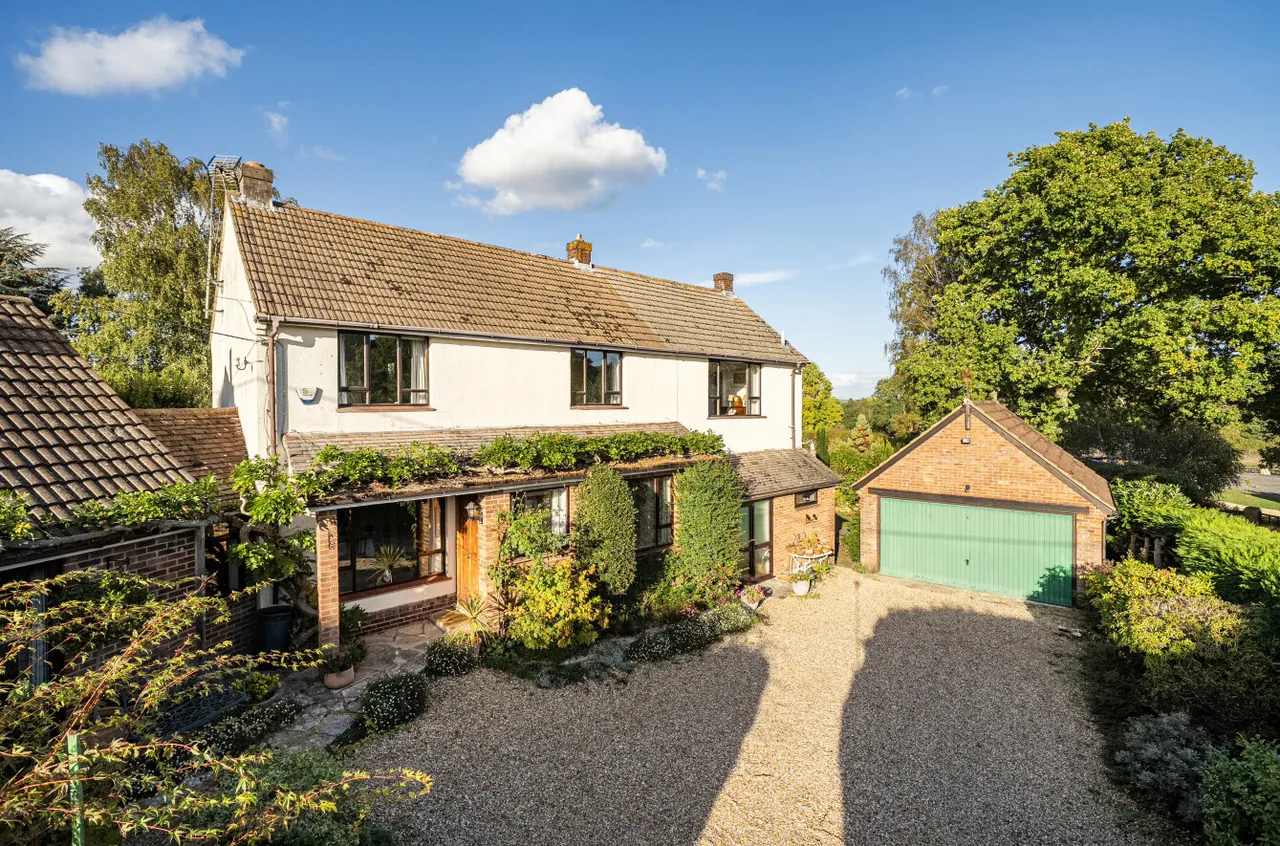 4 bed house for sale, Whitehorn Drive, Landford, SP5