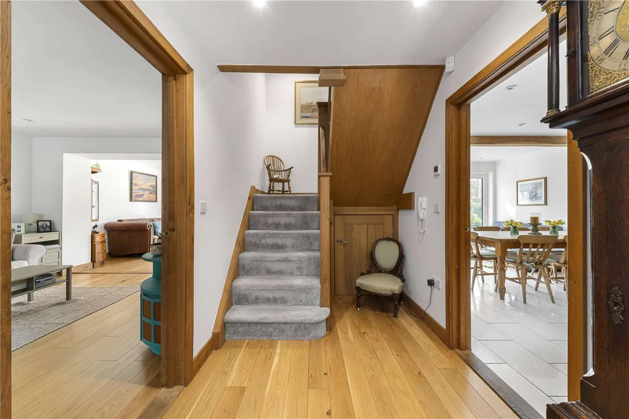 Roundals Lane, Hambledon, Godalming, Surrey, GU8 4EA, photo 5