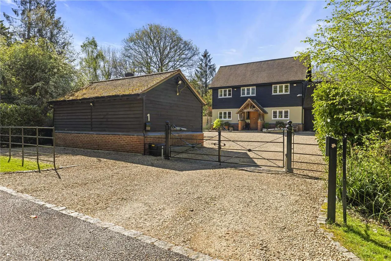 5 bed house for sale — Roundals Lane, Hambledon, Godalming, Surrey, GU8 4EA
