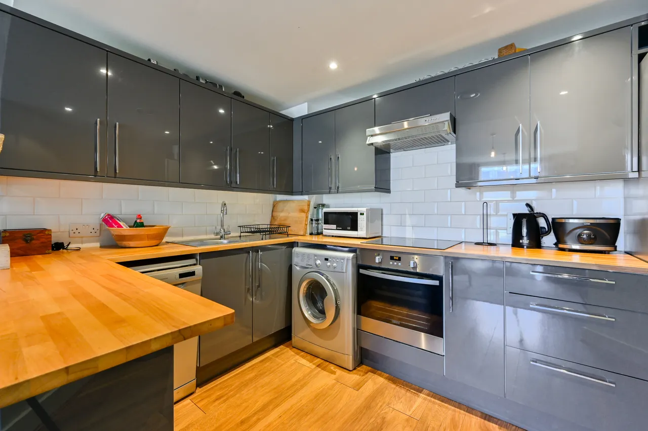 Apartment 48 Warwick Building Chelsea Bridge Wharf, 366 Queenstown Road, London, photo 4