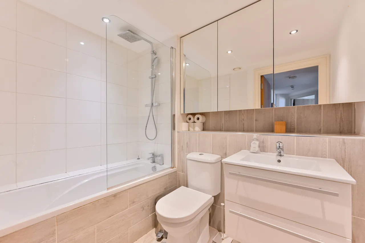 Apartment 48 Warwick Building Chelsea Bridge Wharf, 366 Queenstown Road, London, photo 7