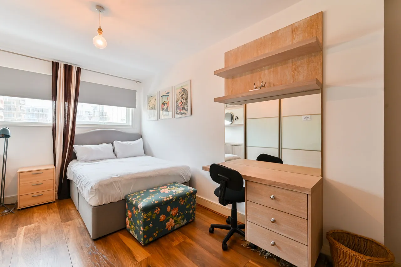 Apartment 48 Warwick Building Chelsea Bridge Wharf, 366 Queenstown Road, London, photo 5