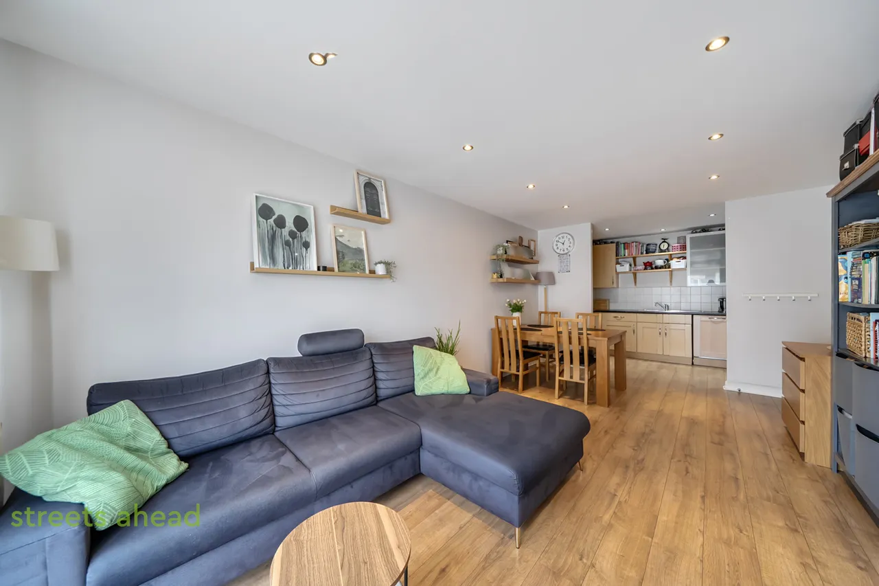 2 bed flat for sale, Pavement Square, Croydon, CR0