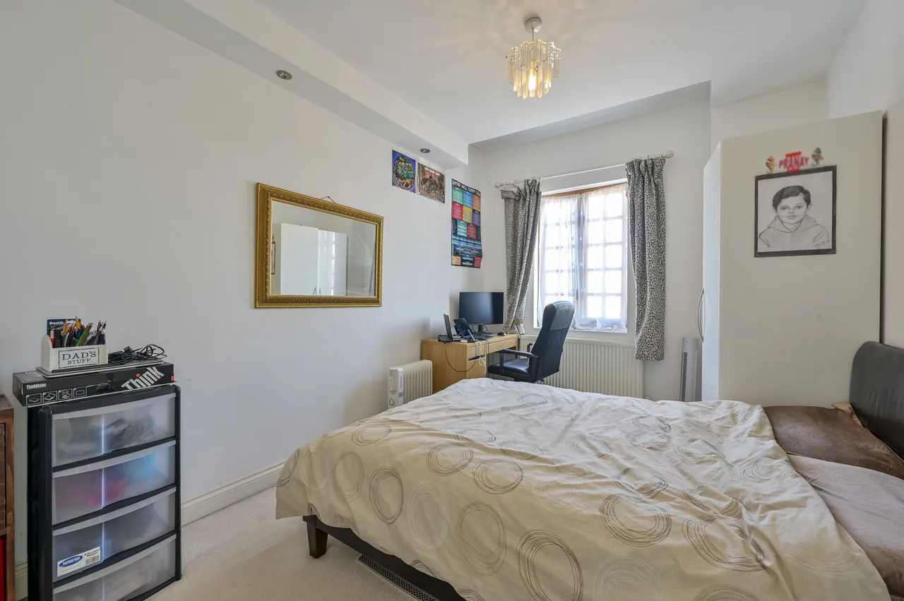 95 Gladstone Road, London, photo 11