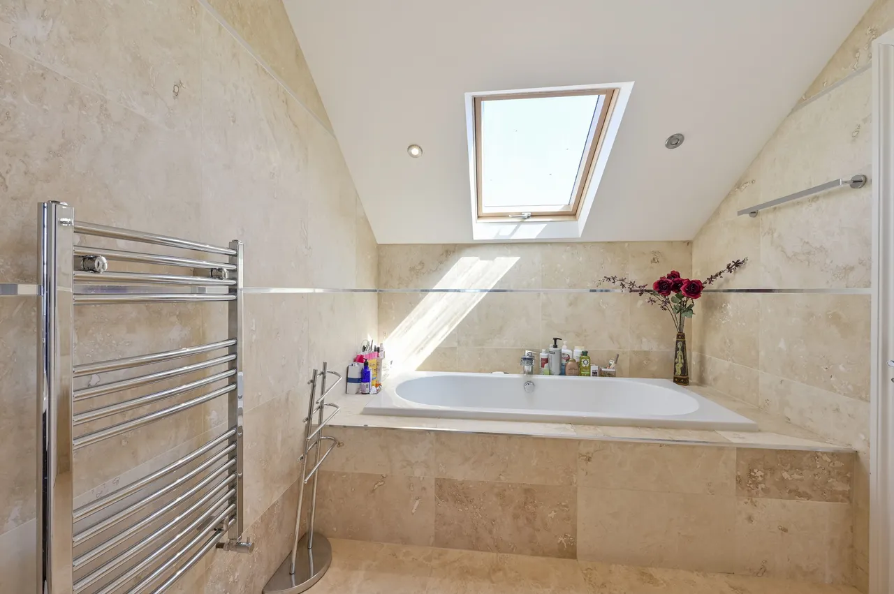 95 Gladstone Road, London, photo 9