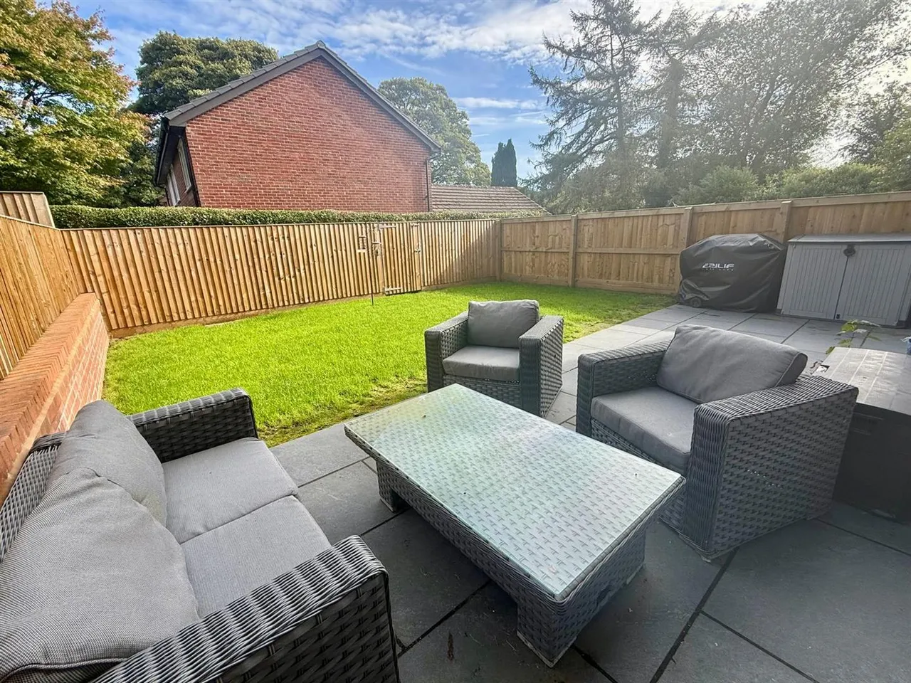 Prestbury Road, Macclesfield, SK10, photo 2