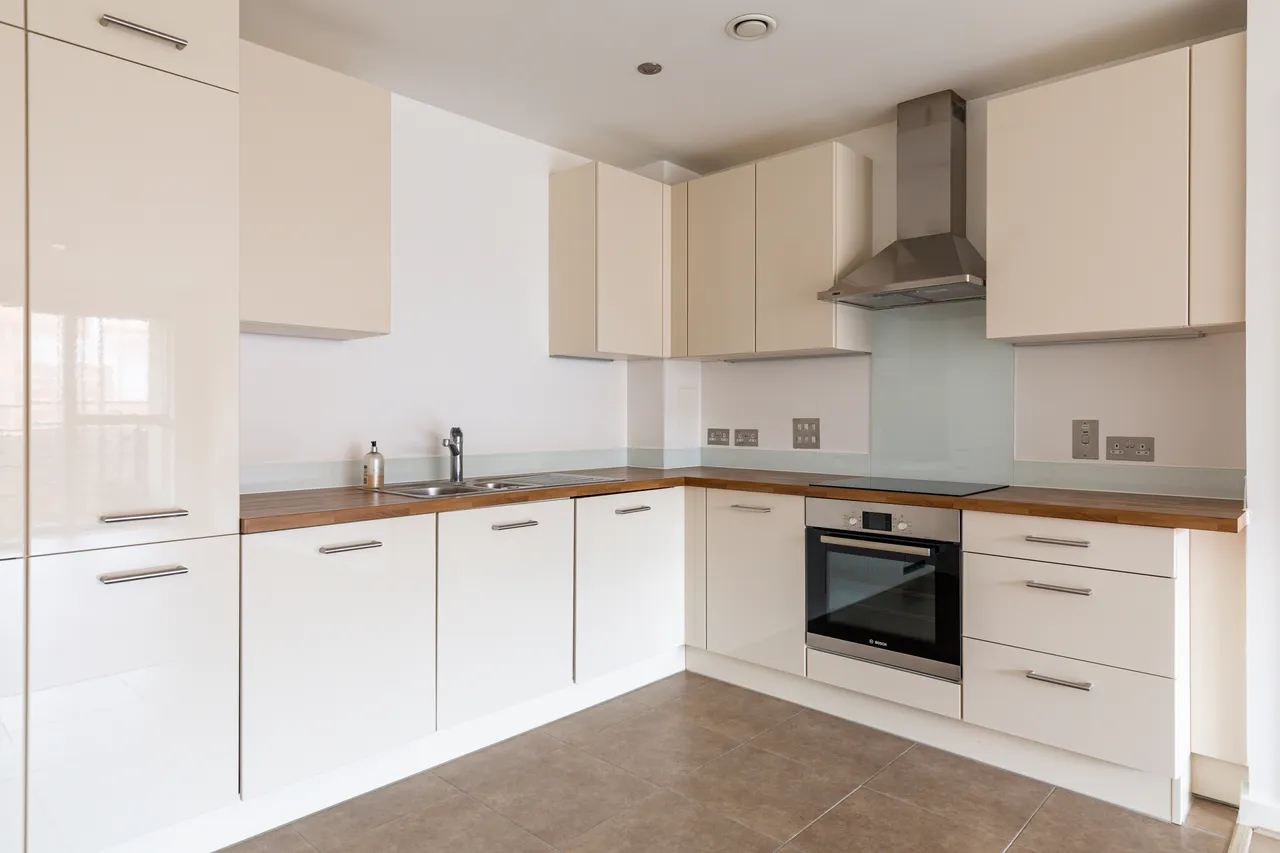 Russells Crescent, Horley, RH6, photo 10