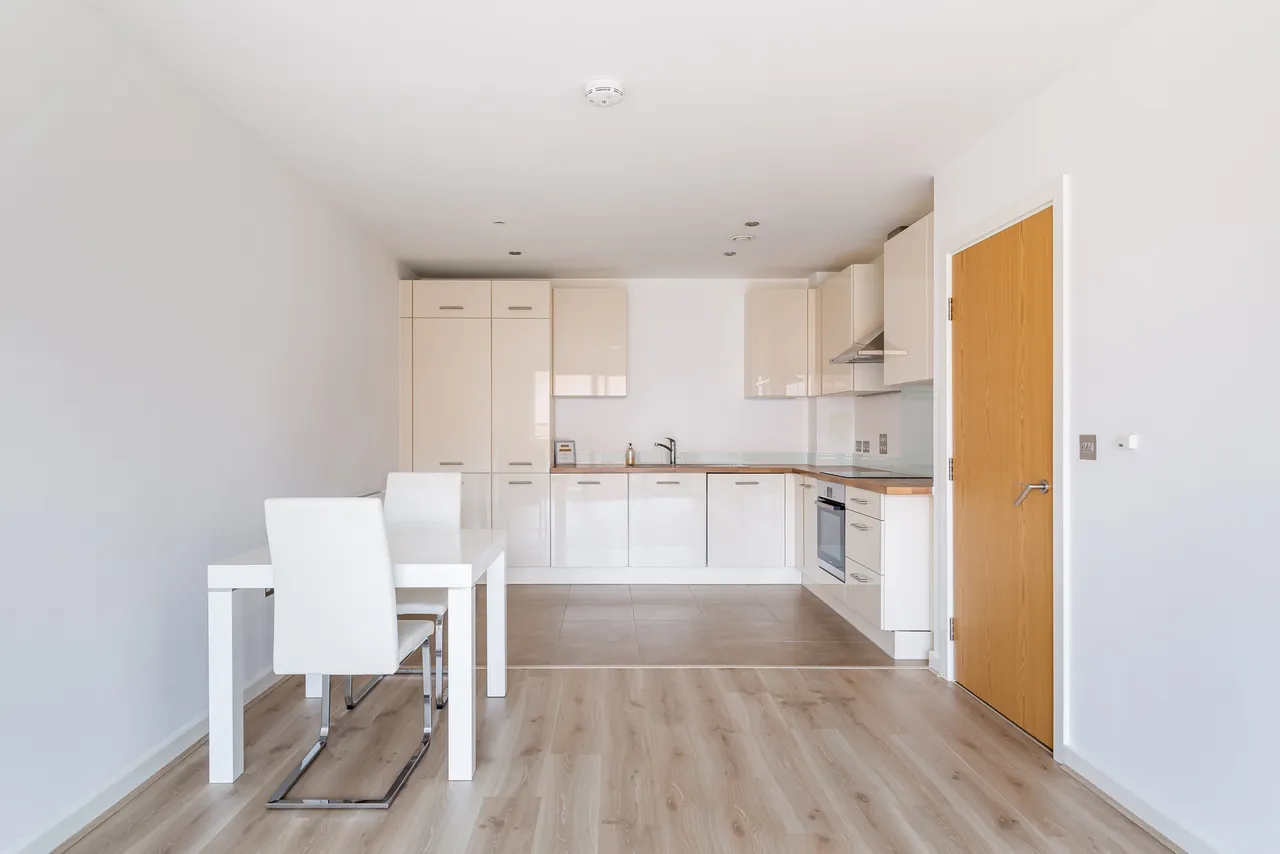 Russells Crescent, Horley, RH6, photo 9