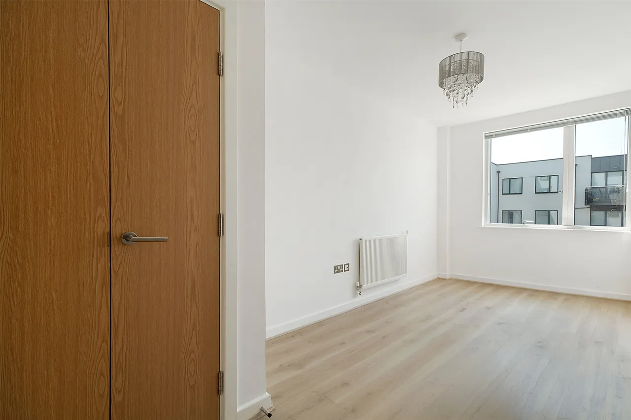 Russells Crescent, Horley, RH6, photo 2