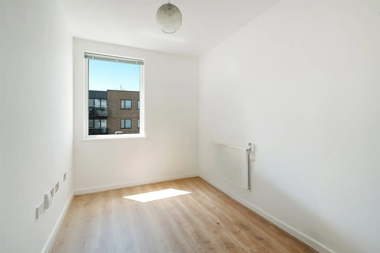 Russells Crescent, Horley, RH6, photo 8