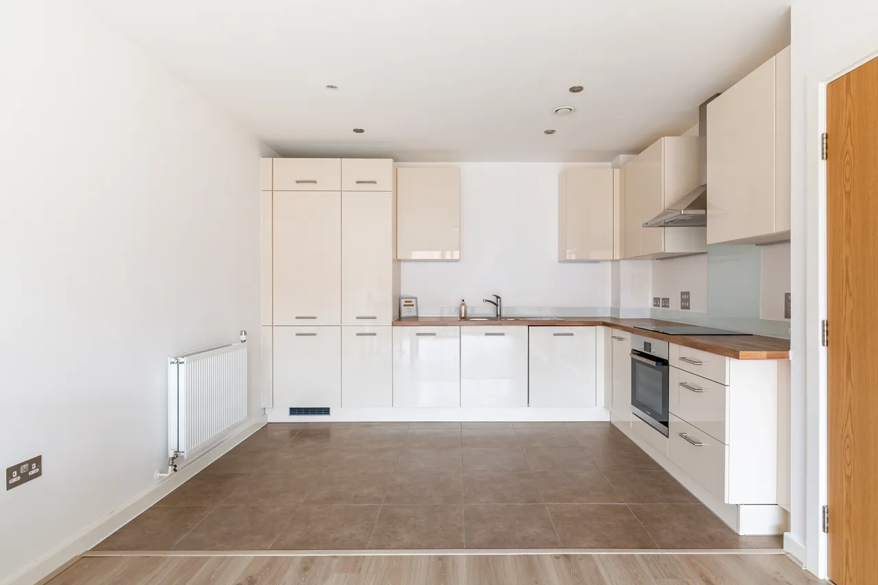 Russells Crescent, Horley, RH6, photo 4