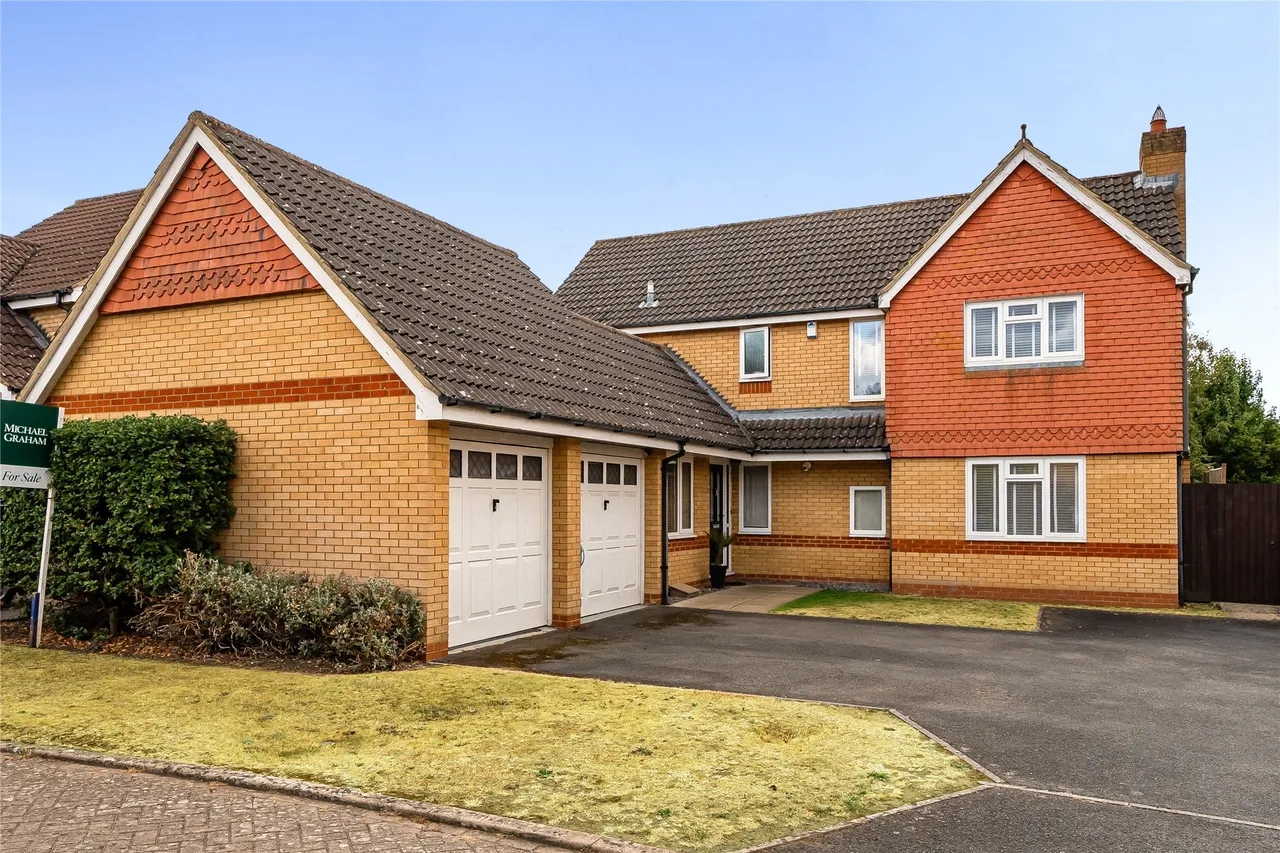 4 bed property for sale, Deep Spinney, MK40