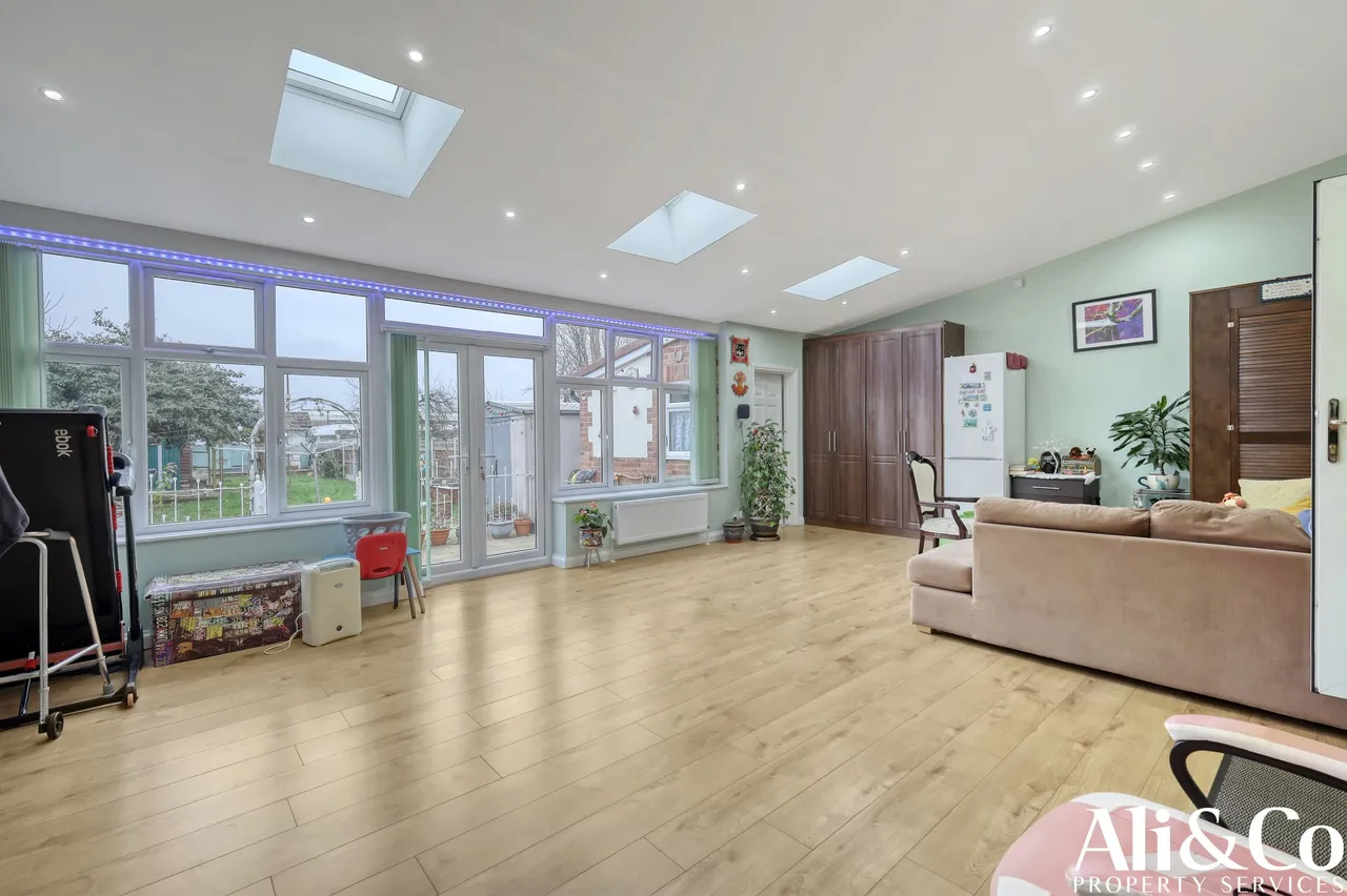 Lodge Lane, Grays, Essex, RM17 5PT, photo 7