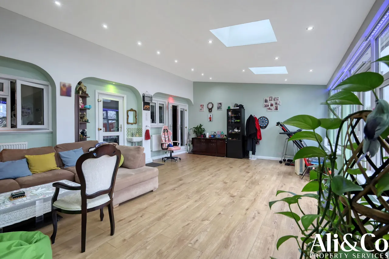 Lodge Lane, Grays, Essex, RM17 5PT, photo 6