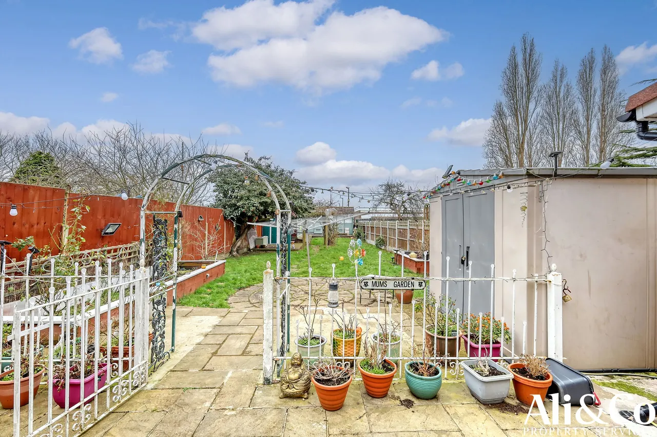 Lodge Lane, Grays, Essex, RM17 5PT, photo 13