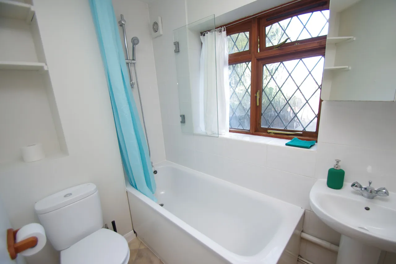 Flat 3, Victoria Court, Watford, photo 6