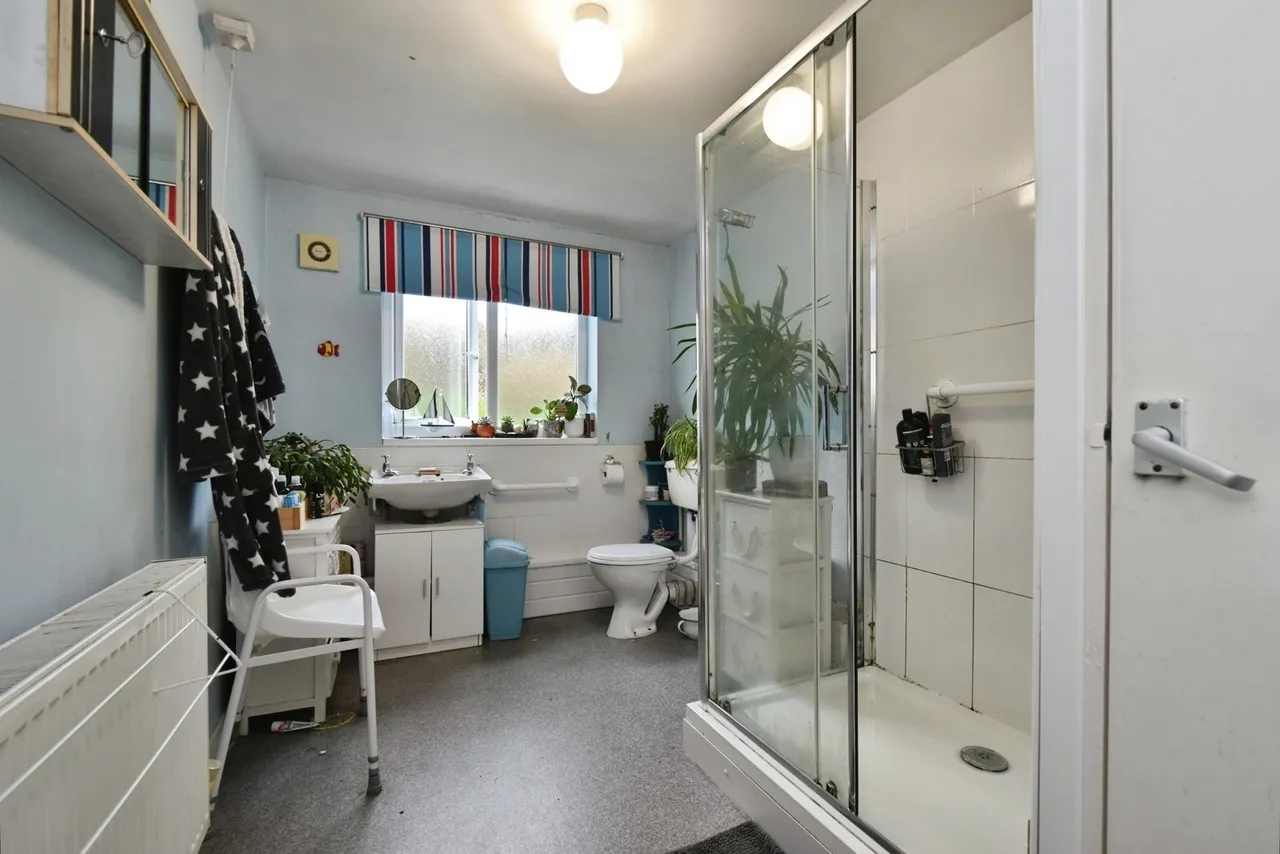 Cwmamman Road, Glanamman, SA18, photo 16