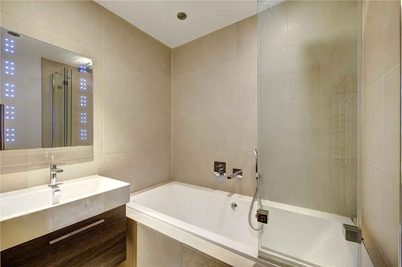 Fulham Road, London, SW3, photo 2