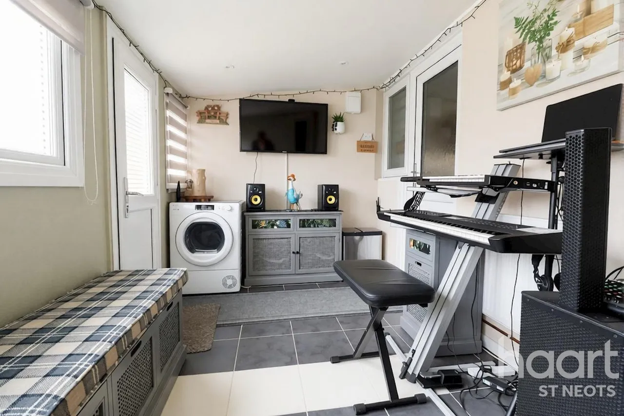 Beeson Close, Little Paxton, PE19, photo 8