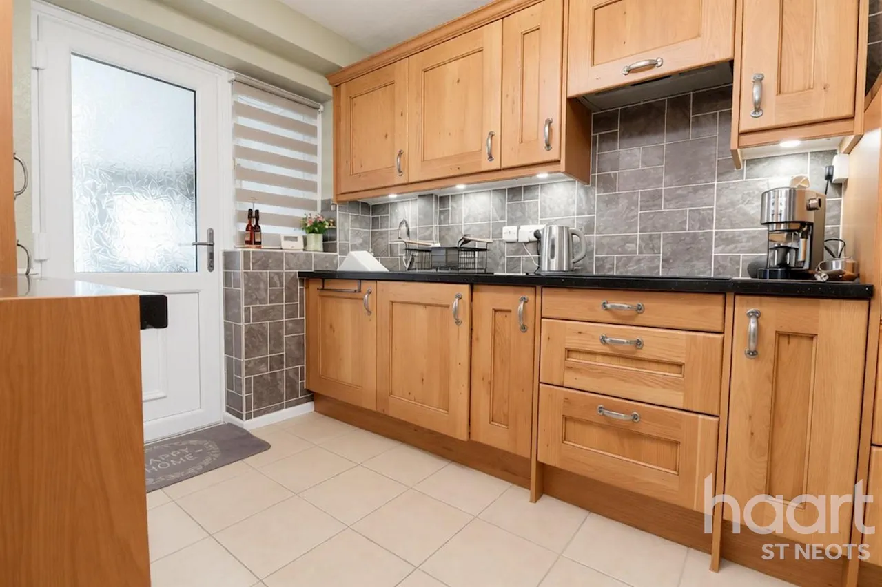 Beeson Close, Little Paxton, PE19, photo 3