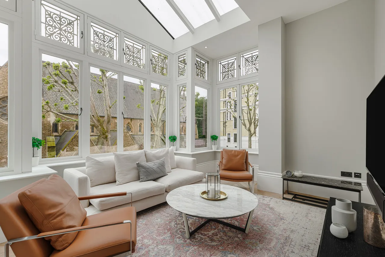 Gloucester Road, South Kensington, London, photo 6