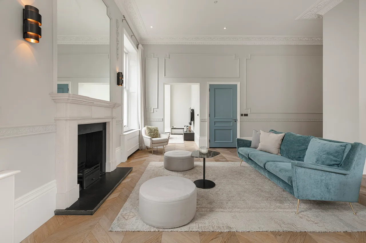 Gloucester Road, South Kensington, London, photo 3