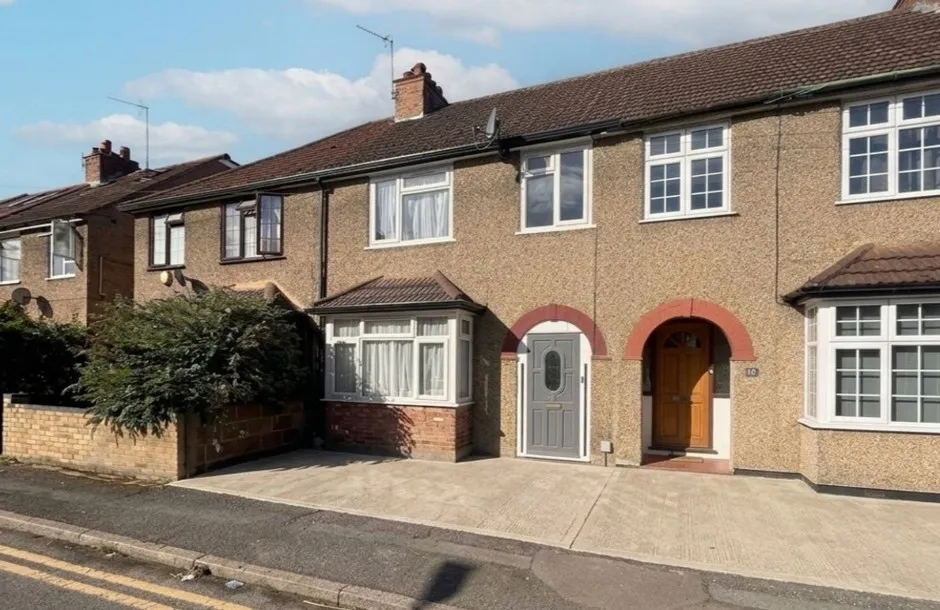 3 bed house for sale, Mill Avenue, Uxbridge, UB8