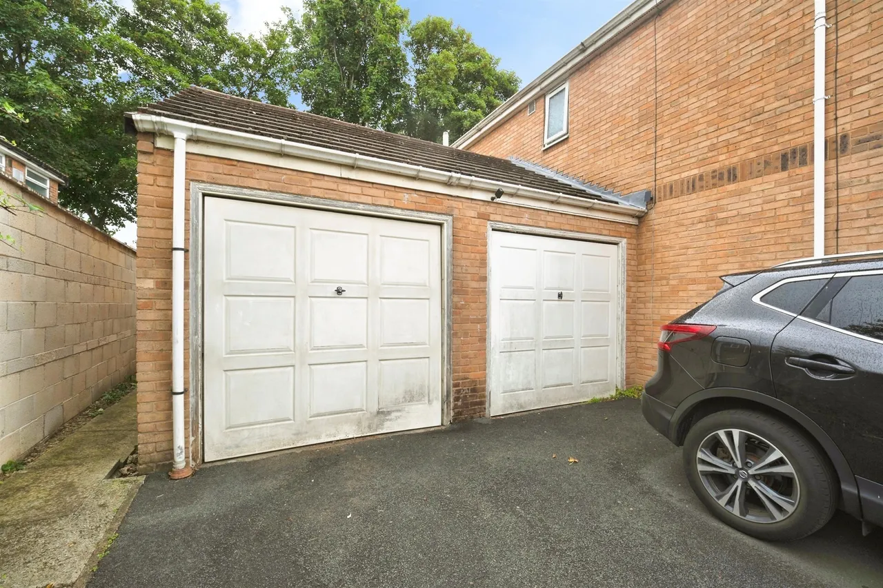 Plover Drive, Batley, WF17, photo 10