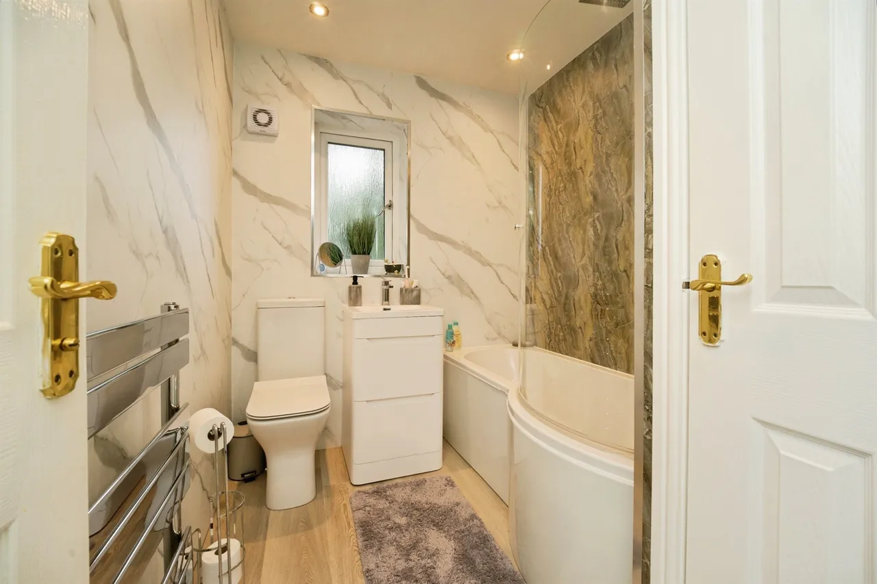 Plover Drive, Batley, WF17, photo 8