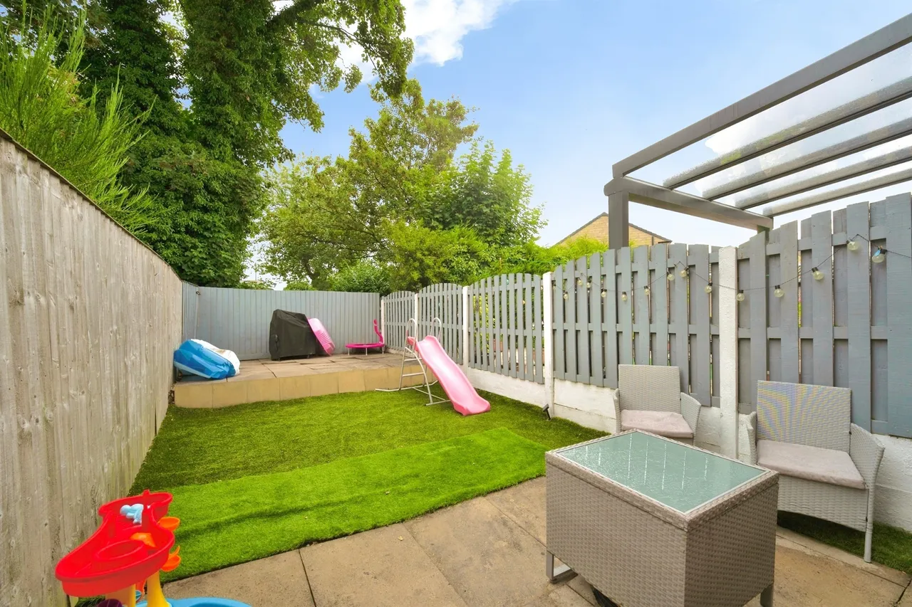Plover Drive, Batley, WF17, photo 9