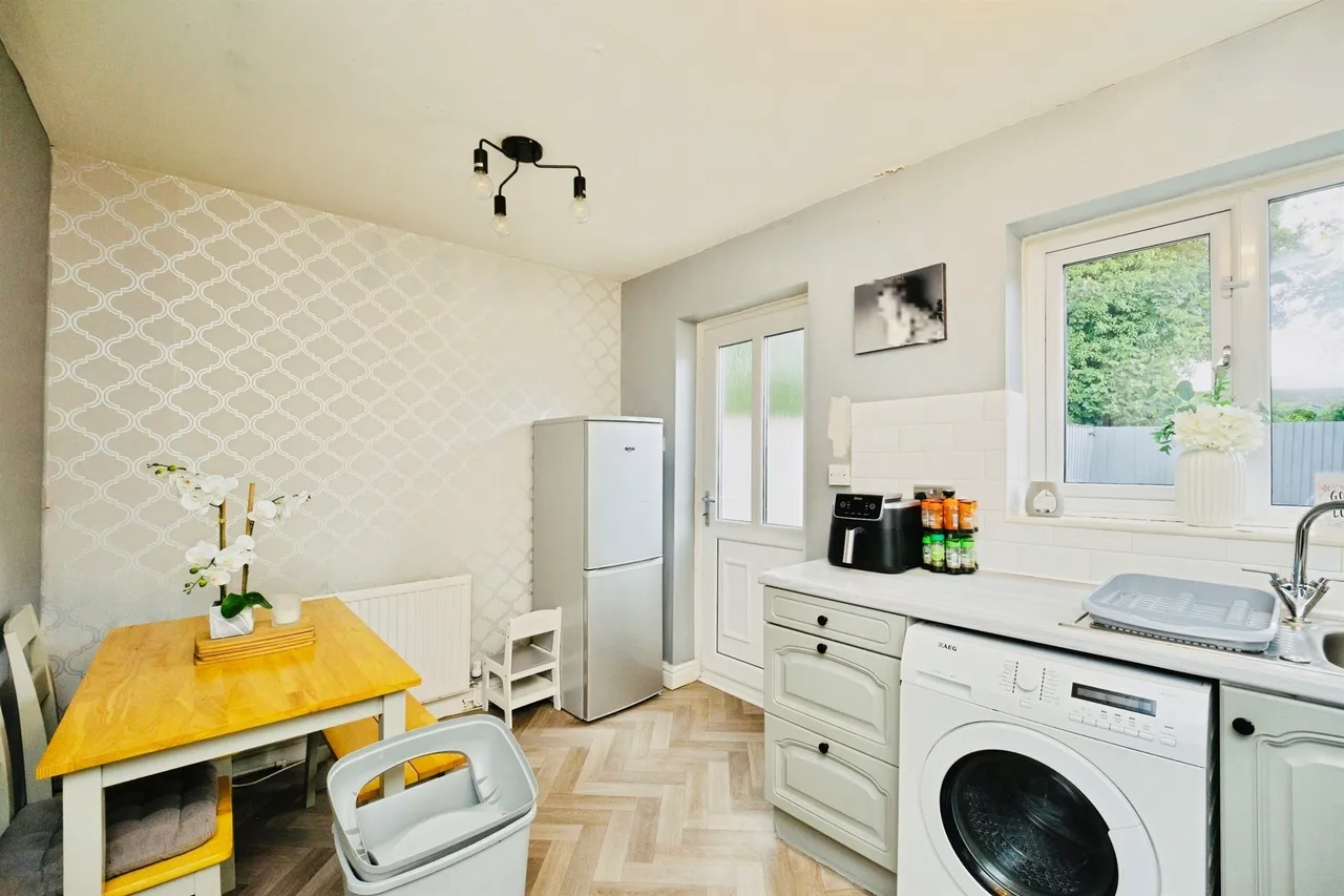 Plover Drive, Batley, WF17, photo 4