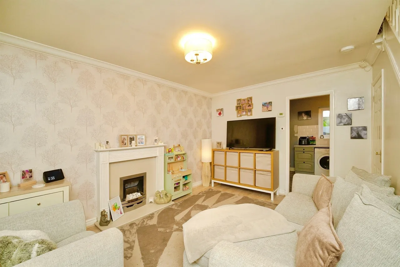 Plover Drive, Batley, WF17, photo 2