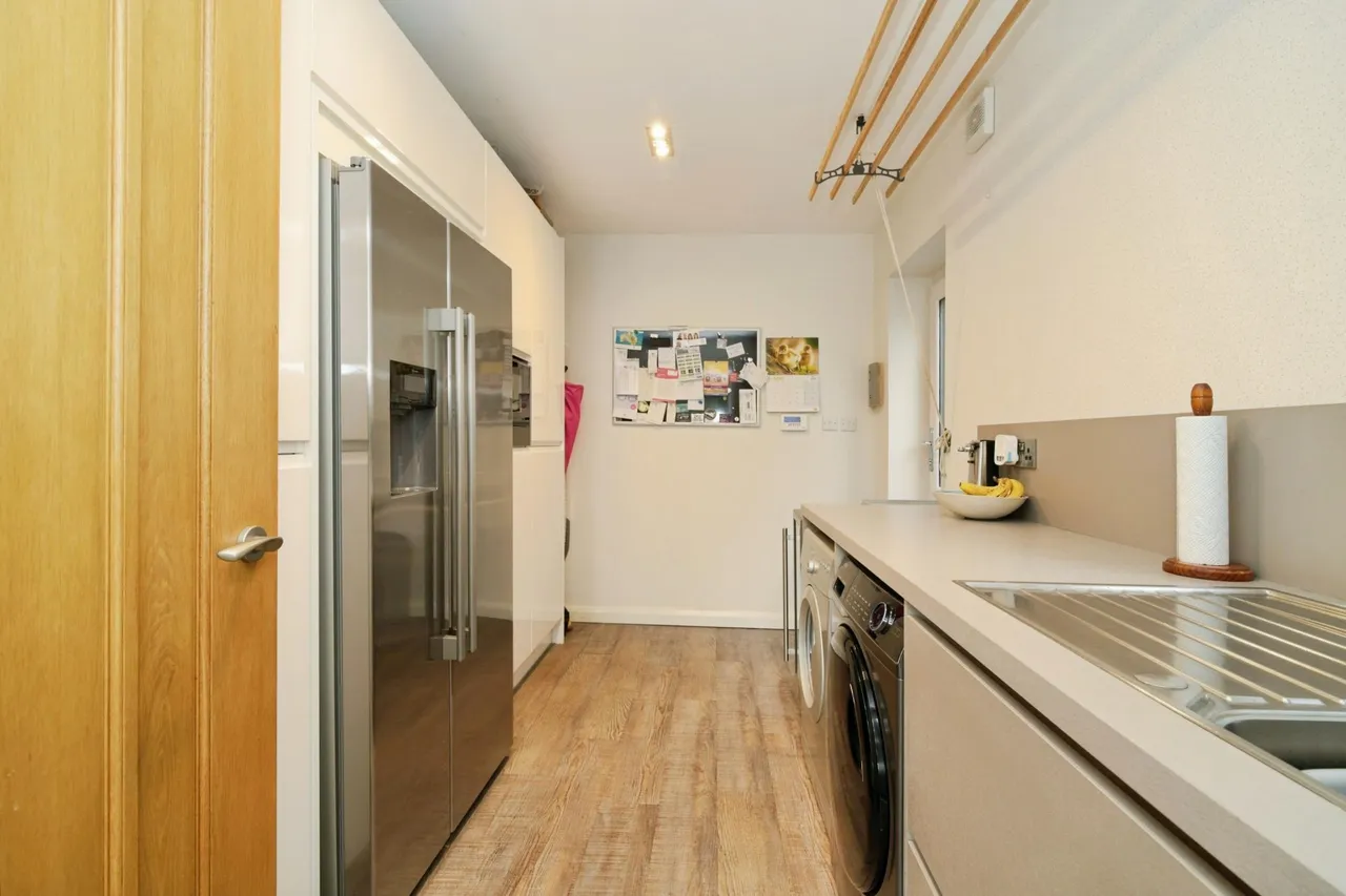Salisbury Avenue, Hopwood, OL10, photo 27