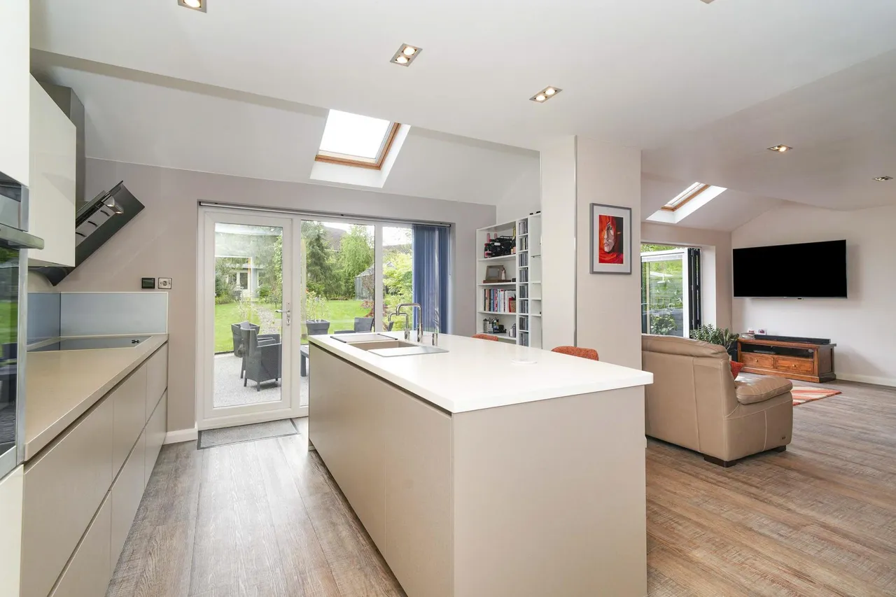 Salisbury Avenue, Hopwood, OL10, photo 8