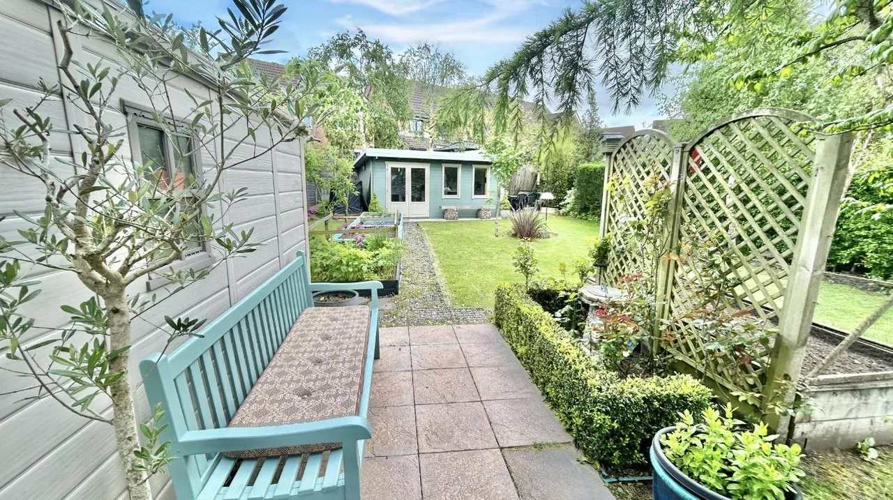 Salisbury Avenue, Hopwood, OL10, photo 37