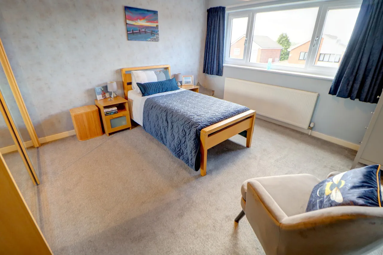 Salisbury Avenue, Hopwood, OL10, photo 25
