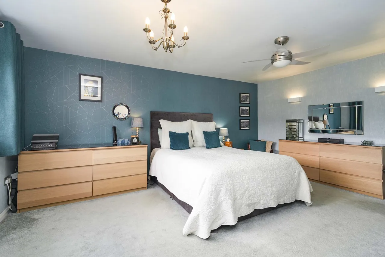 Salisbury Avenue, Hopwood, OL10, photo 20