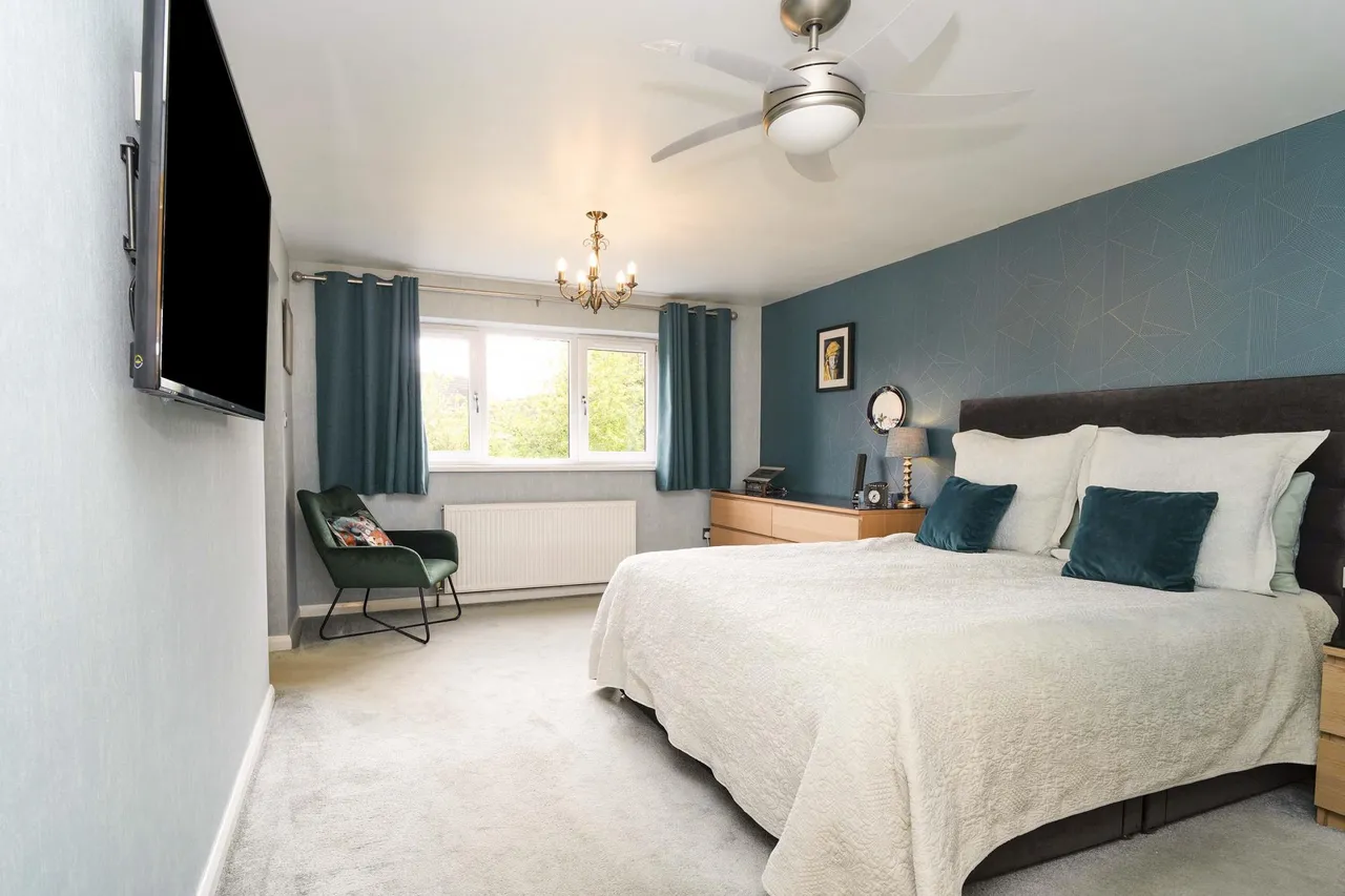 Salisbury Avenue, Hopwood, OL10, photo 21